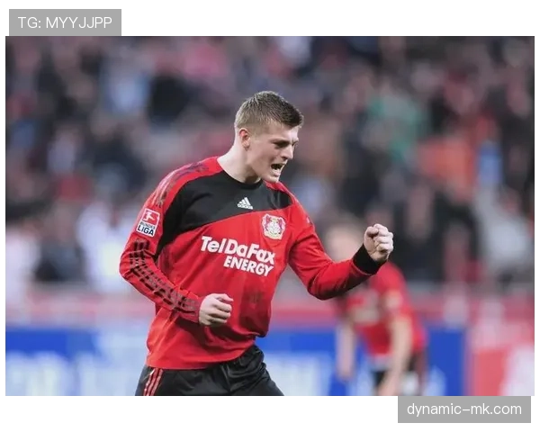 克罗斯职业轨迹：从拜仁青训到皇马传奇，生涯走势清晰