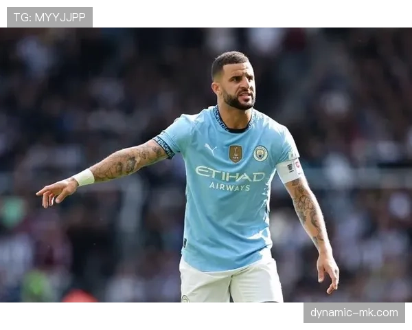 凯尔·沃克英超冠军主力身份与多次登顶解析